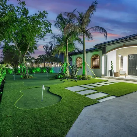 Villa Art Pool Golf Volleyball